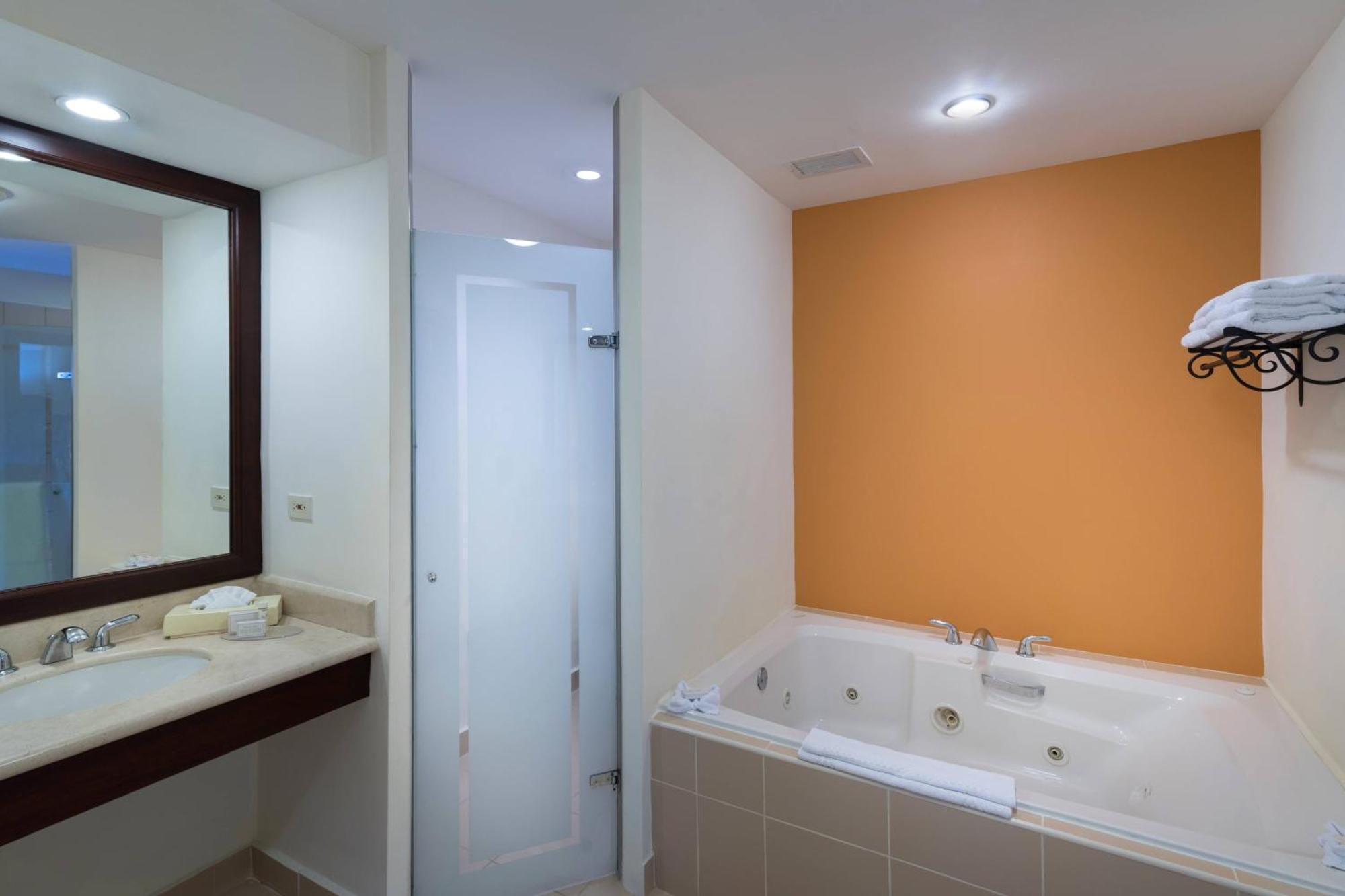 Courtyard By Marriott Santo Domingo Exterior foto