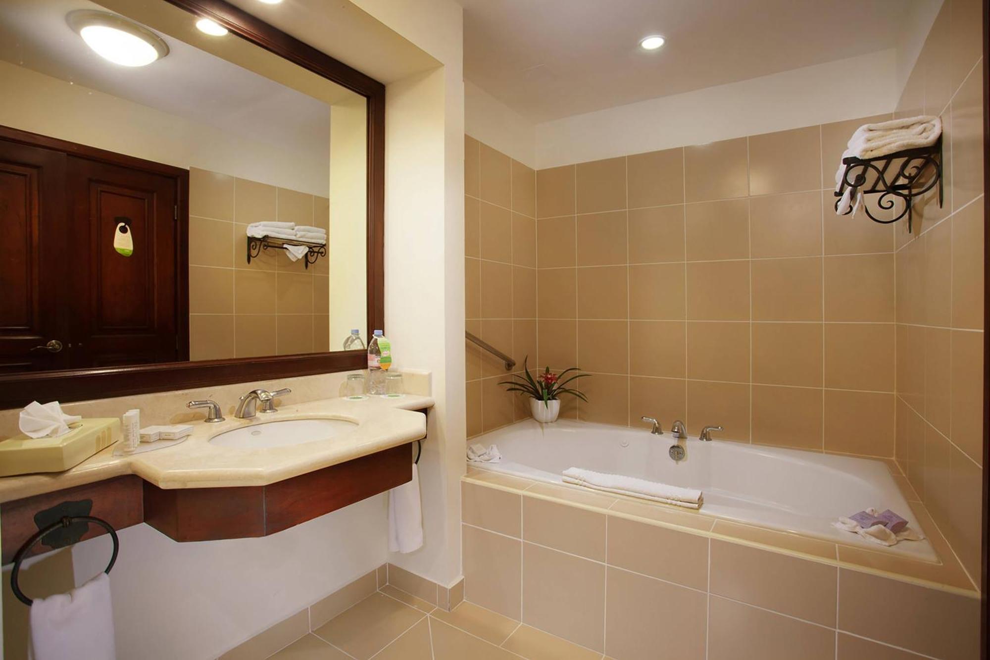 Courtyard By Marriott Santo Domingo Exterior foto